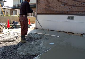 �R���N���[�g�y�ԑł�