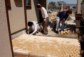 �s���R��