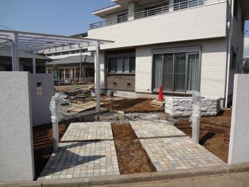 �s���R��