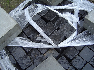 sR