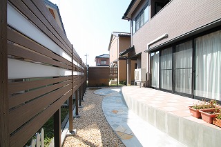 @tH[