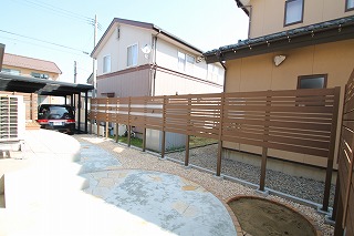tH[@n
