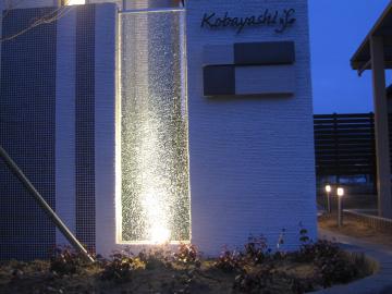 �{�H����