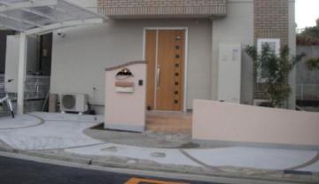 �Z��[�J�[�̊O�\�H���{�H��