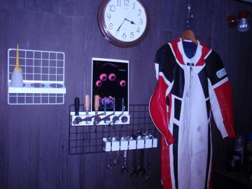 �o�C�N�ۊǌɁi��t���쏊�j�@�G�N�X�e���A���l�@�F�_�ސ쌧�E�����s�̊O�\����