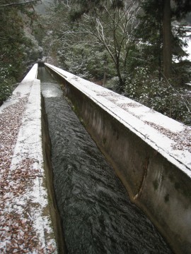 �򂪂����āA���̐�ɂ͐i�߂܂���B