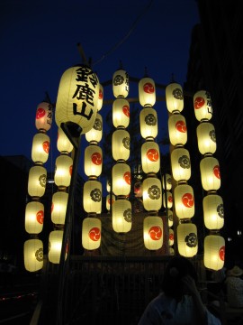 12鎭R@EYE̎@cY͏炵˂B