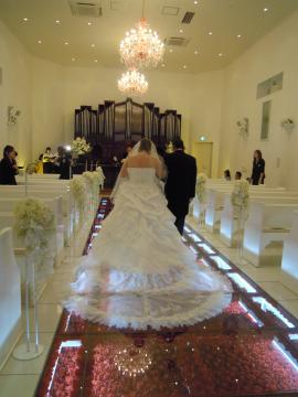 �`���y��