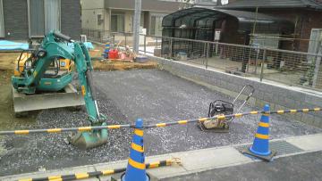 �]������