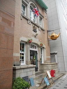 �������g��