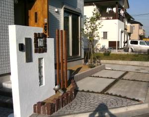 �A�[�g�N���[�g�X�e���V���ƒ��ԏ�