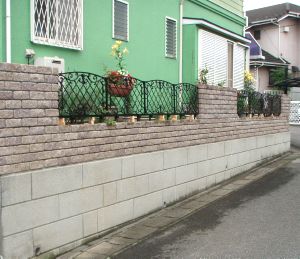 �����t�F���X�̓��H���E