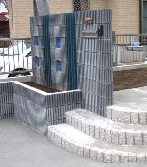 ���K���X�u���b�N�Ɛ��X���b�g��