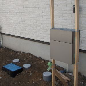 �H�����͉��݃|�X�g�����p�ӂ������܂��B