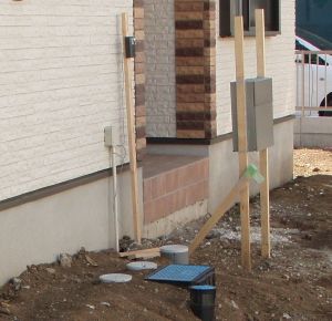 �H�����͉��݃|�X�g�����p�ӂ������܂��B