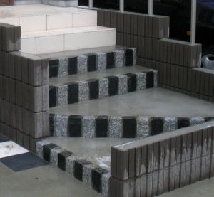 ���ƍ��̃`�F�b�J�[�t���b�O�͗l���s���R����