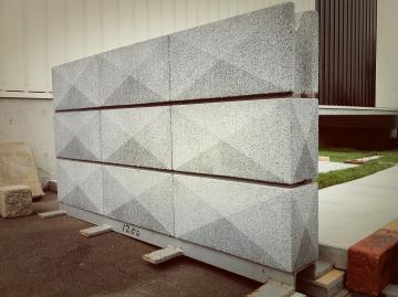 �s���~�b�h���f�U�C��